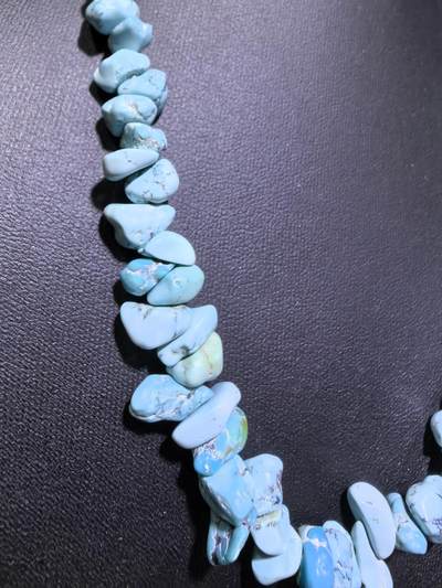 纯天然原矿绿松石随型项链锁骨链女款，佩戴即变色，高瓷高蓝，清新素雅，无优化。克重：49.2g