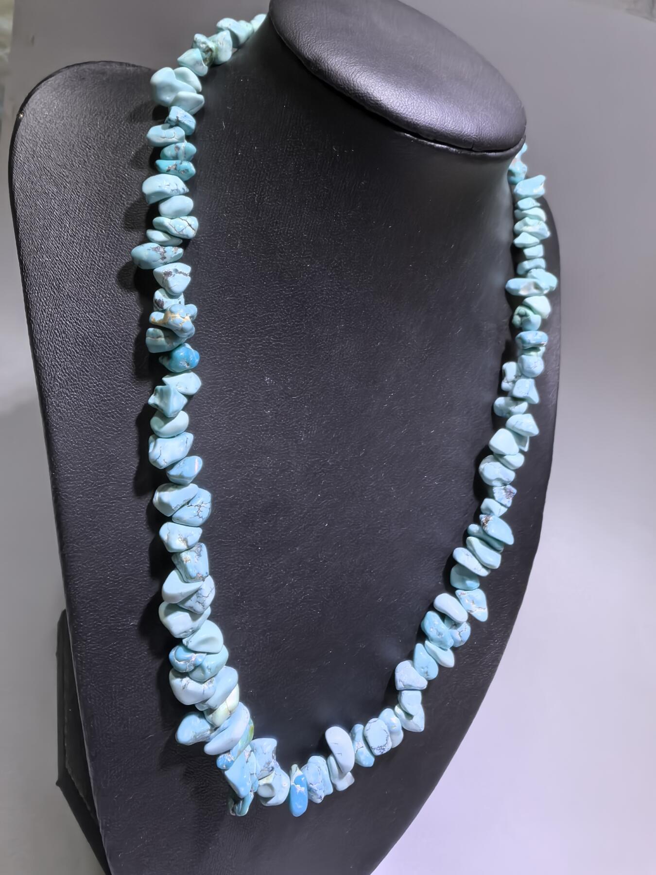 纯天然原矿绿松石随型项链锁骨链女款，佩戴即变色，高瓷高蓝，清新素雅，无优化。克重：49.2g