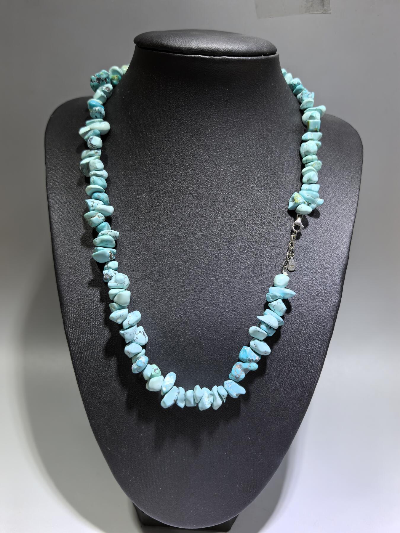 纯天然原矿绿松石随型项链锁骨链女款，佩戴即变色，高瓷高蓝，清新素雅，无优化。克重：49.2g