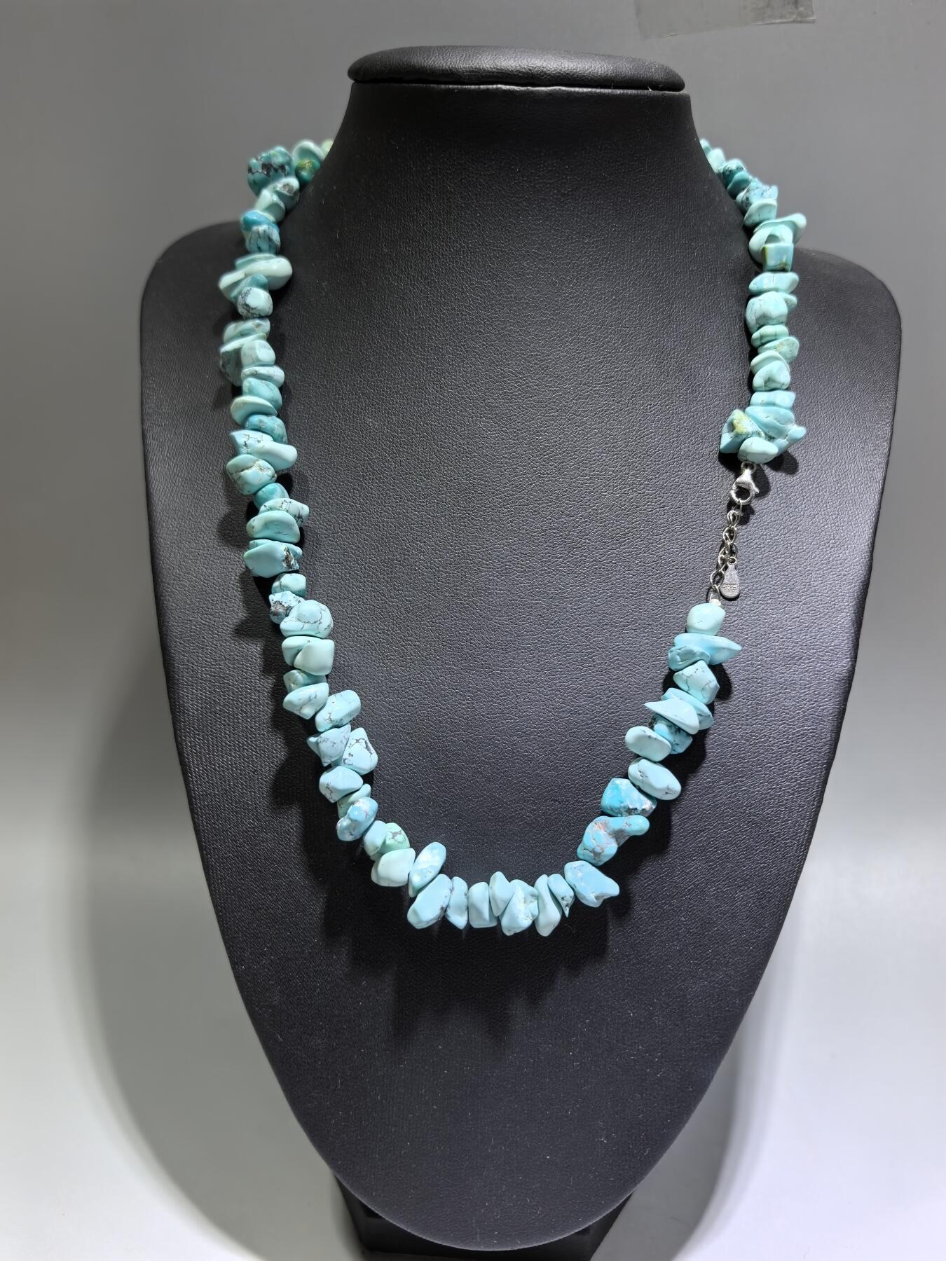 纯天然原矿绿松石随型项链锁骨链女款，佩戴即变色，高瓷高蓝，清新素雅，无优化。克重：49.2g