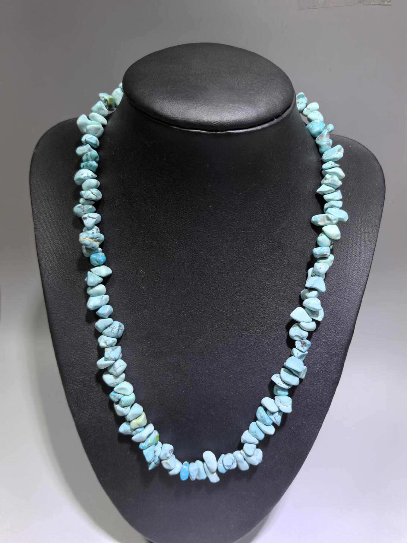 纯天然原矿绿松石随型项链锁骨链女款，佩戴即变色，高瓷高蓝，清新素雅，无优化。克重：49.2g