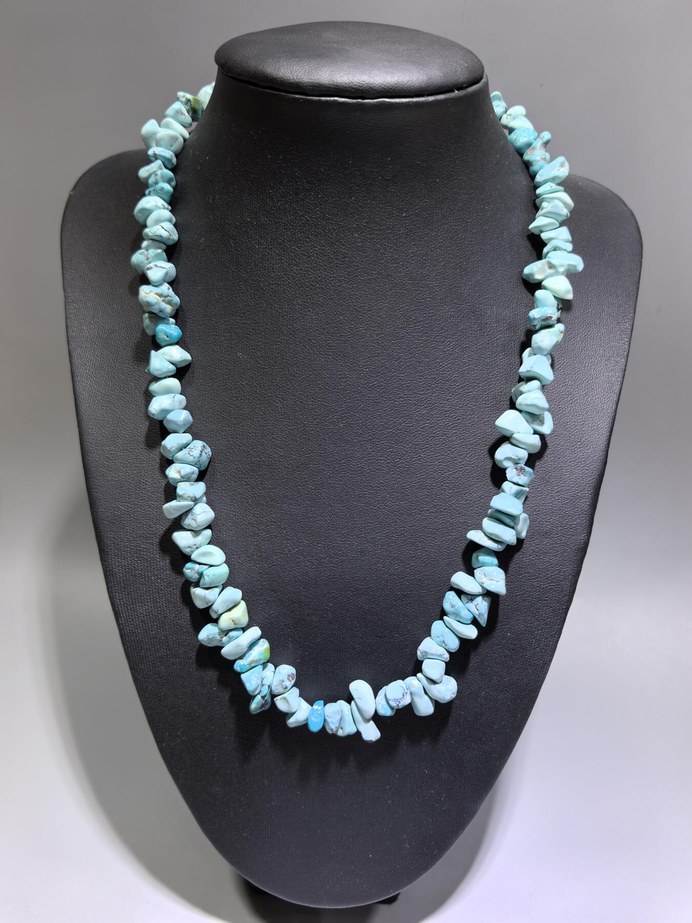 纯天然原矿绿松石随型项链锁骨链女款，佩戴即变色，高瓷高蓝，清新素雅，无优化。克重：49.2g