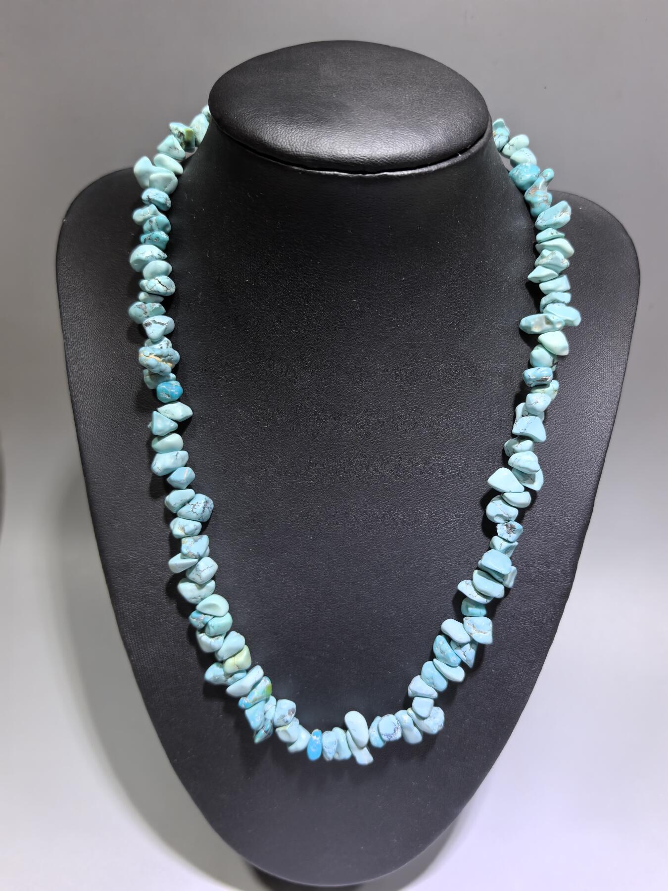 纯天然原矿绿松石随型项链锁骨链女款，佩戴即变色，高瓷高蓝，清新素雅，无优化。克重：49.2g