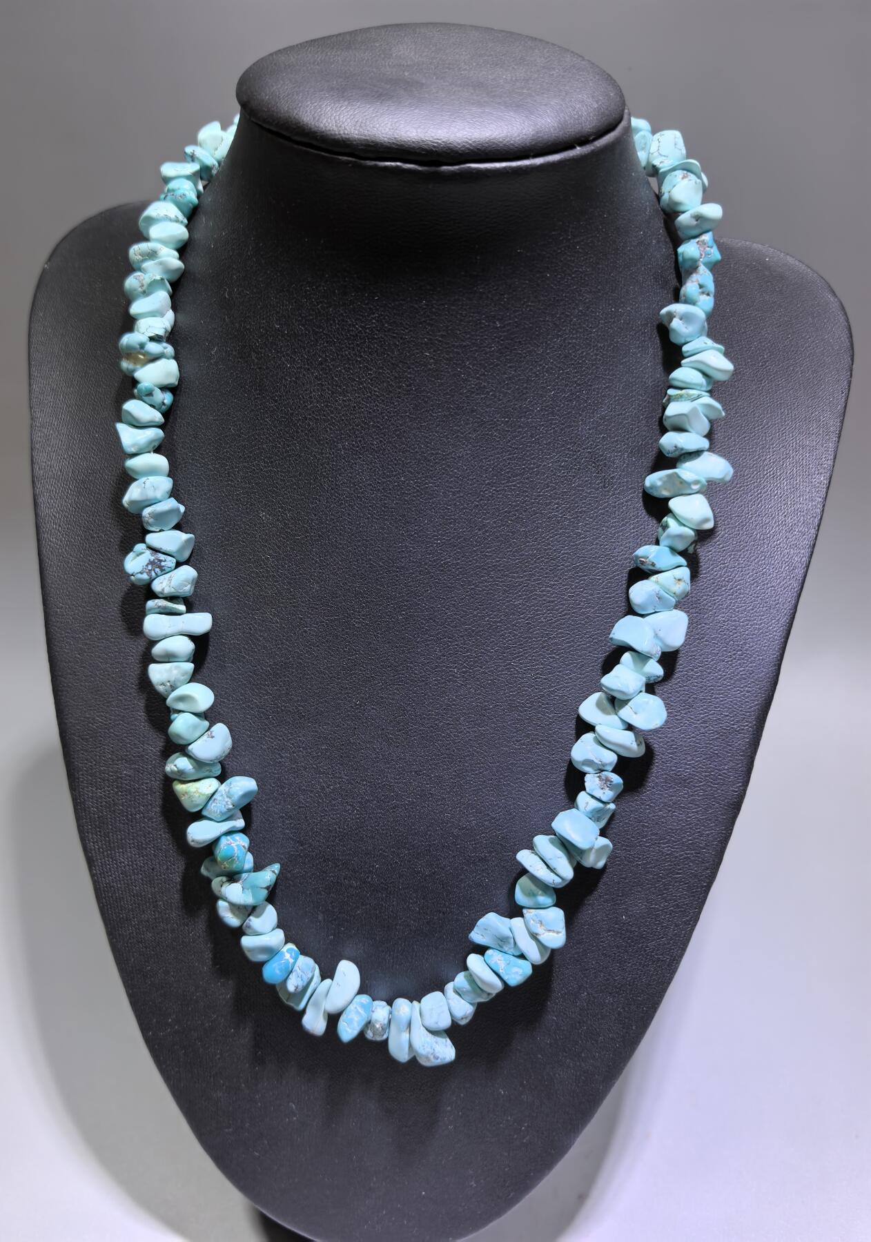 纯天然原矿绿松石随型项链锁骨链女款，佩戴即变色，高瓷高蓝，清新素雅，无优化。克重：49.2g