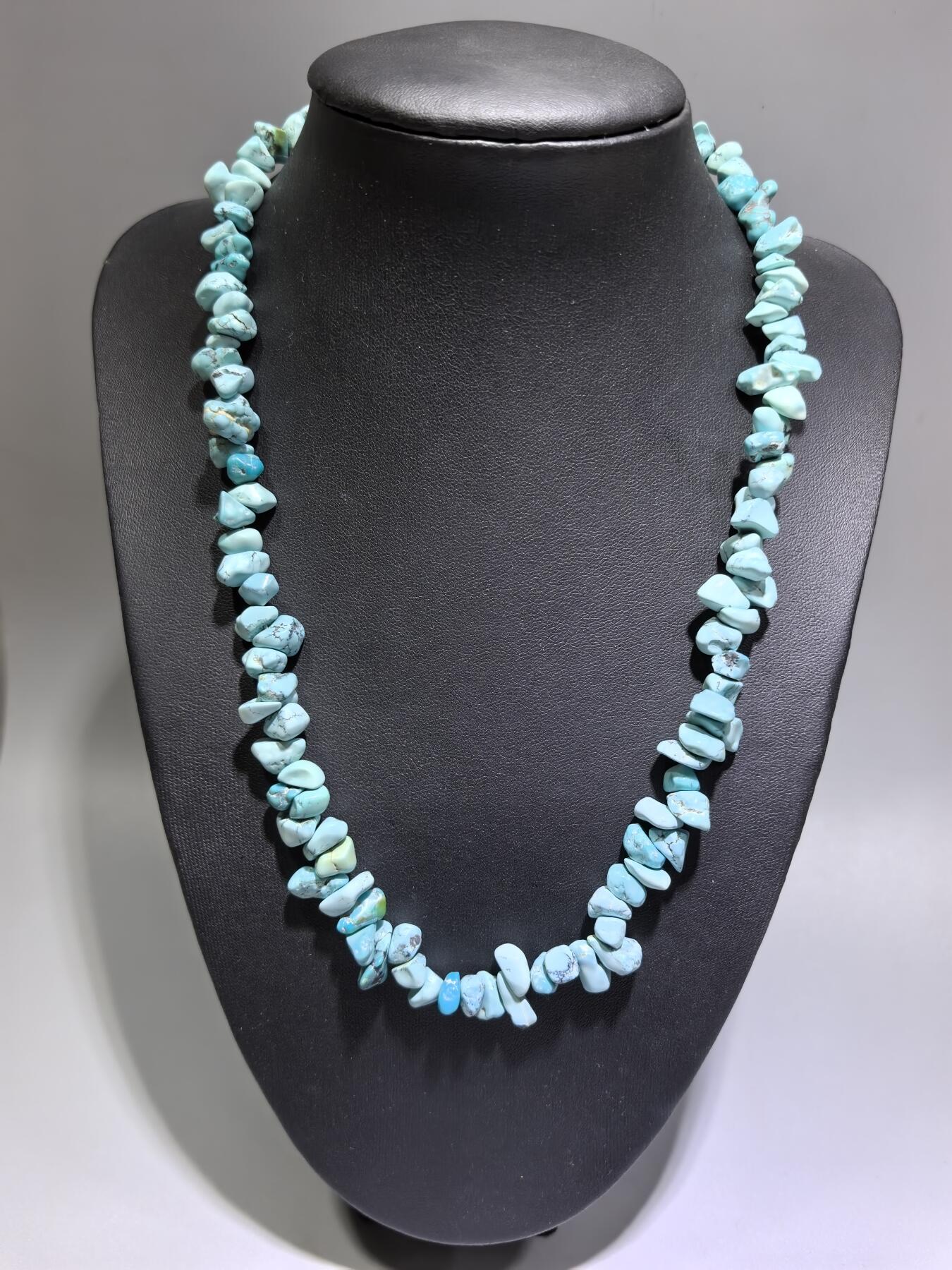 纯天然原矿绿松石随型项链锁骨链女款，佩戴即变色，高瓷高蓝，清新素雅，无优化。克重：49.2g