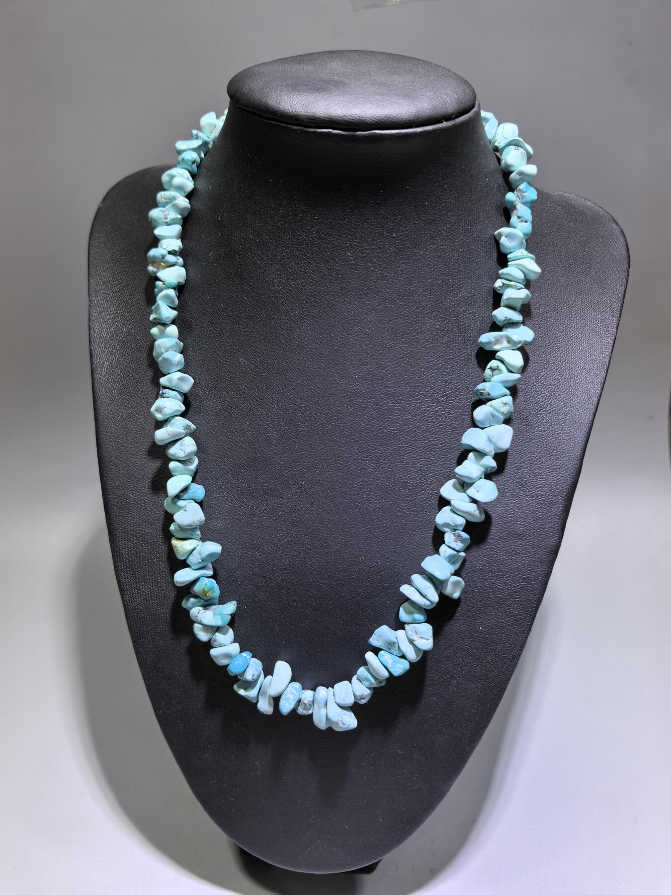 纯天然原矿绿松石随型项链锁骨链女款，佩戴即变色，高瓷高蓝，清新素雅，无优化。克重：49.2g