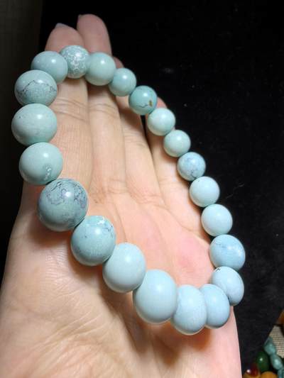 原矿绿松石手串佛珠男女款，清新素雅，可见天然铁线，珠体不规则，1.1cm-0.9cm克重：22.8g