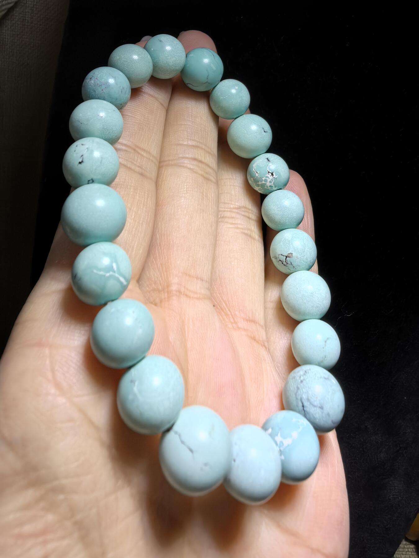 原矿绿松石手串佛珠男女款，清新素雅，可见天然铁线，珠体不规则，1.1cm-0.9cm克重：22.8g