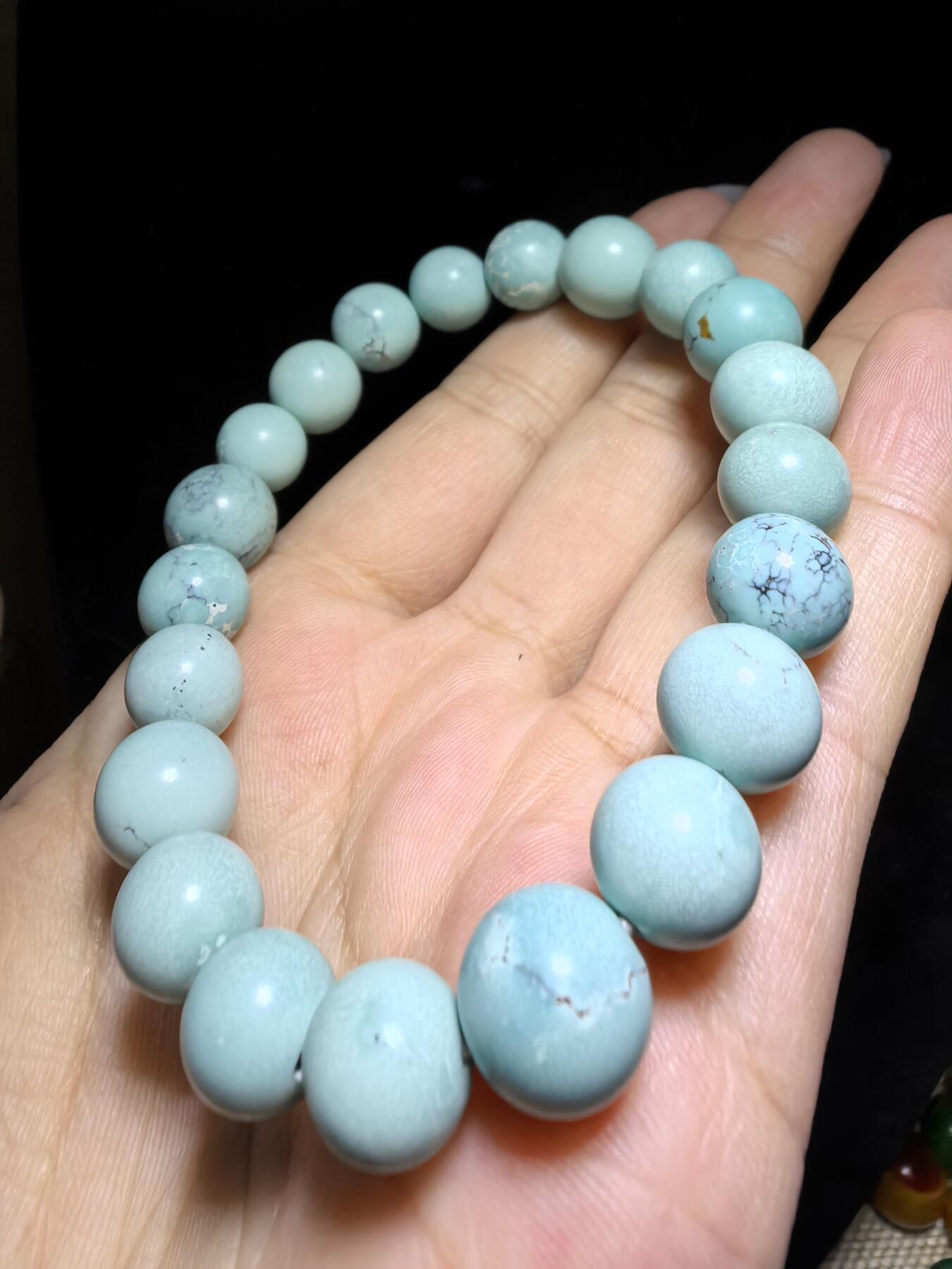 原矿绿松石手串佛珠男女款，清新素雅，可见天然铁线，珠体不规则，1.1cm-0.9cm克重：22.8g