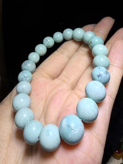 原矿绿松石手串佛珠男女款，清新素雅，可见天然铁线，珠体不规则，1.1cm-0.9cm克重：22.8g