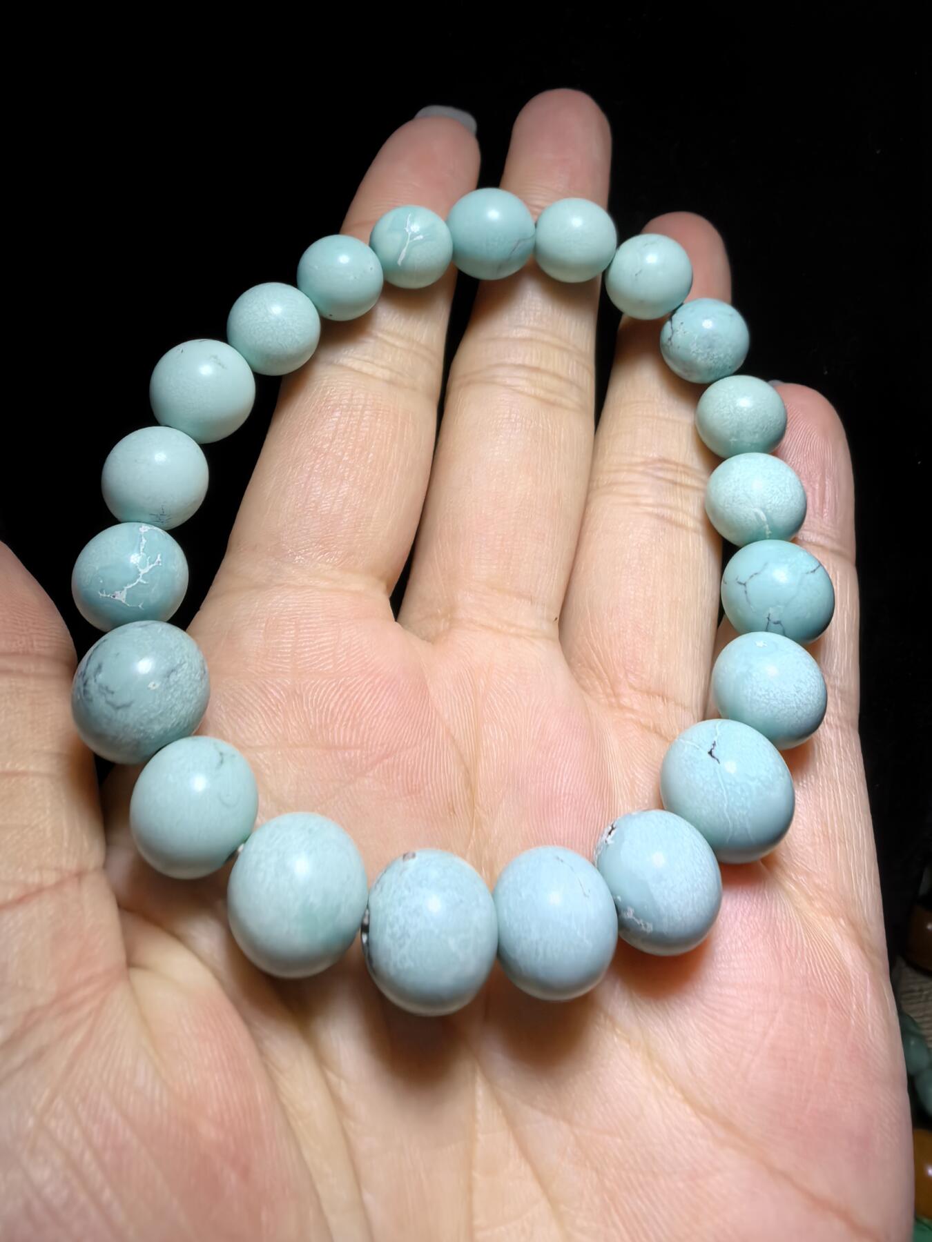 原矿绿松石手串佛珠男女款，清新素雅，可见天然铁线，珠体不规则，1.1cm-0.9cm克重：22.8g