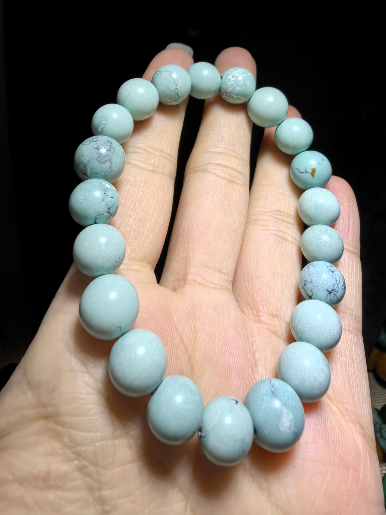 原矿绿松石手串佛珠男女款，清新素雅，可见天然铁线，珠体不规则，1.1cm-0.9cm克重：22.8g