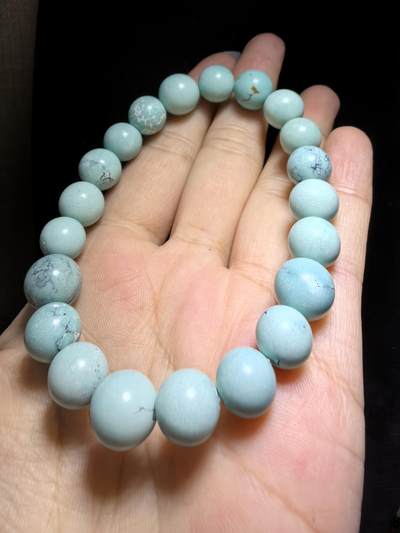原矿绿松石手串佛珠男女款，清新素雅，可见天然铁线，珠体不规则，1.1cm-0.9cm克重：22.8g
