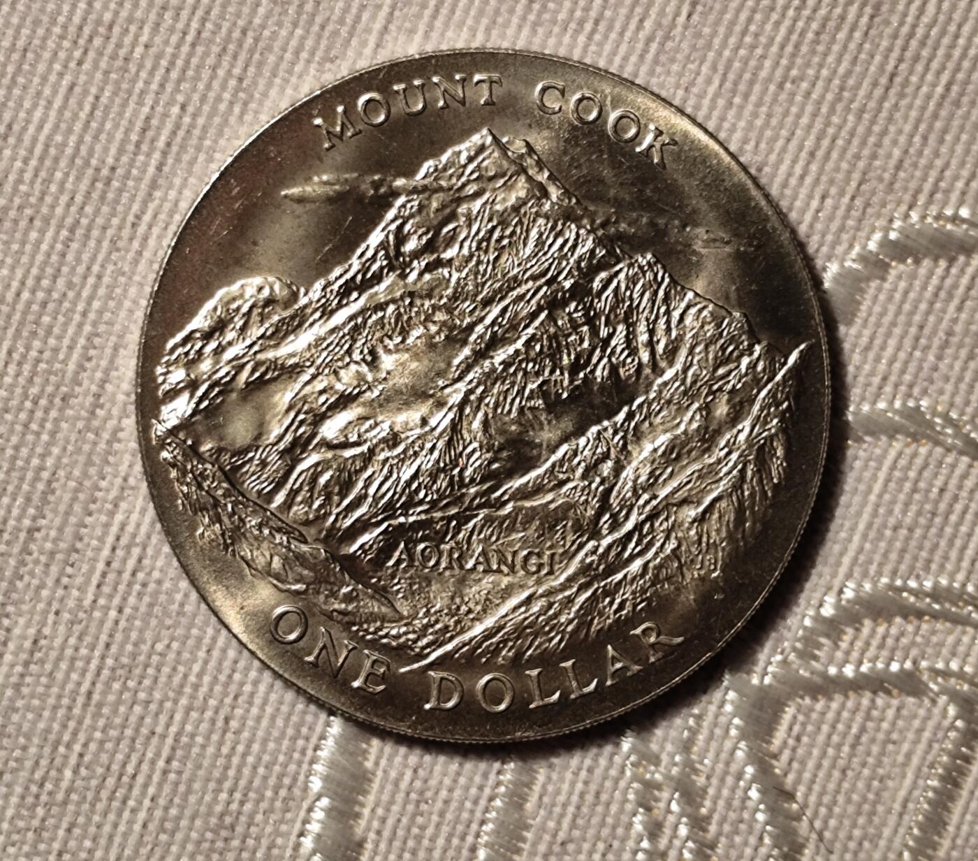 新西兰1970年发行1元库克山纪念币