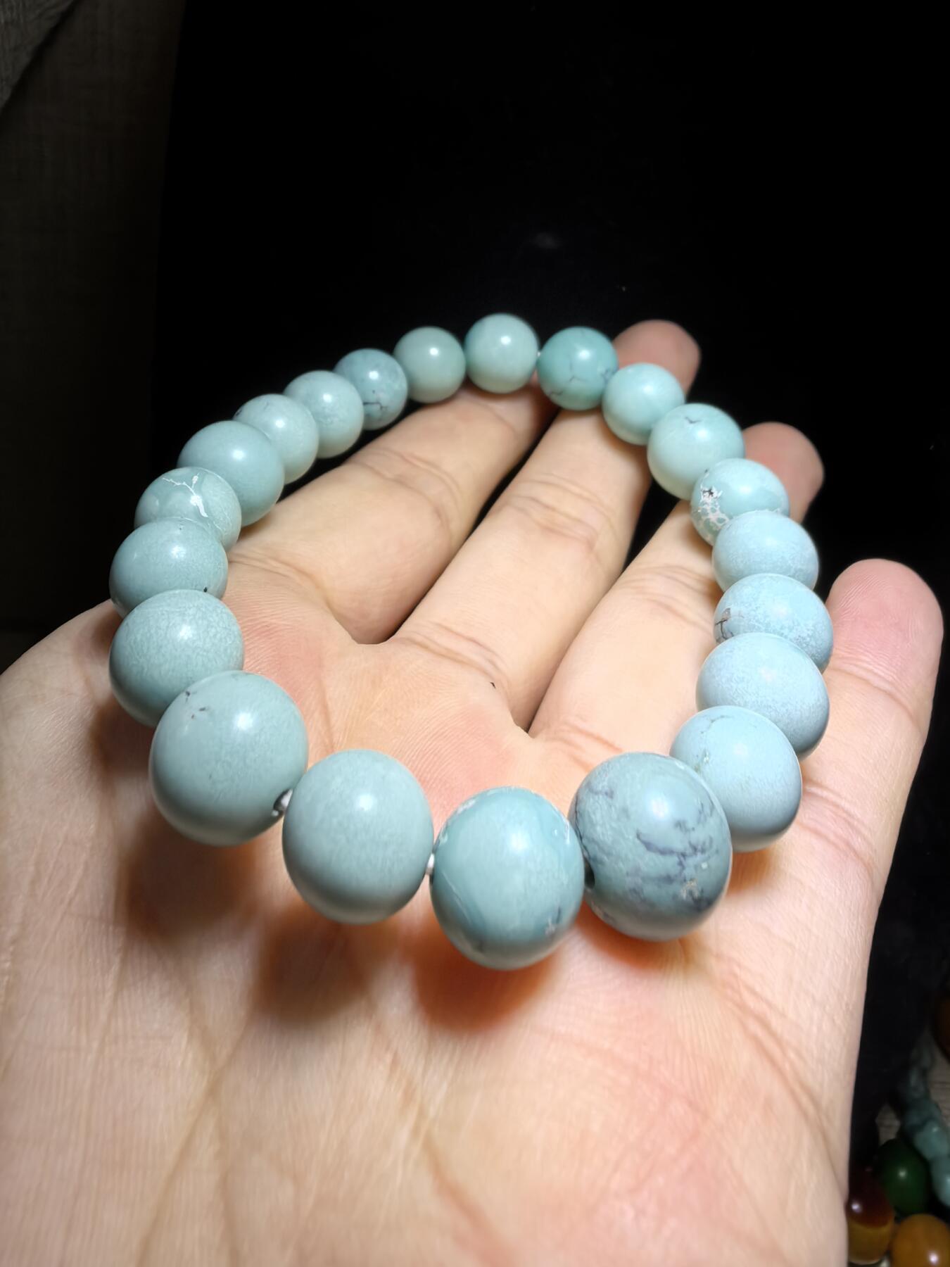 原矿绿松石手串佛珠男女款，清新素雅，可见天然铁线，珠体不规则，1.1cm-0.9cm克重：22.8g