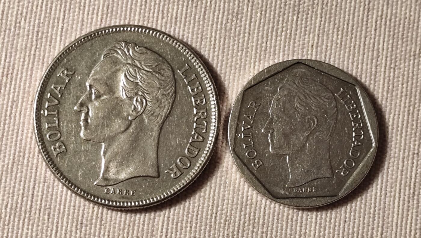 严重缩水的1998年100玻利瓦尔硬币--照见委内瑞拉两任大统领的荒唐