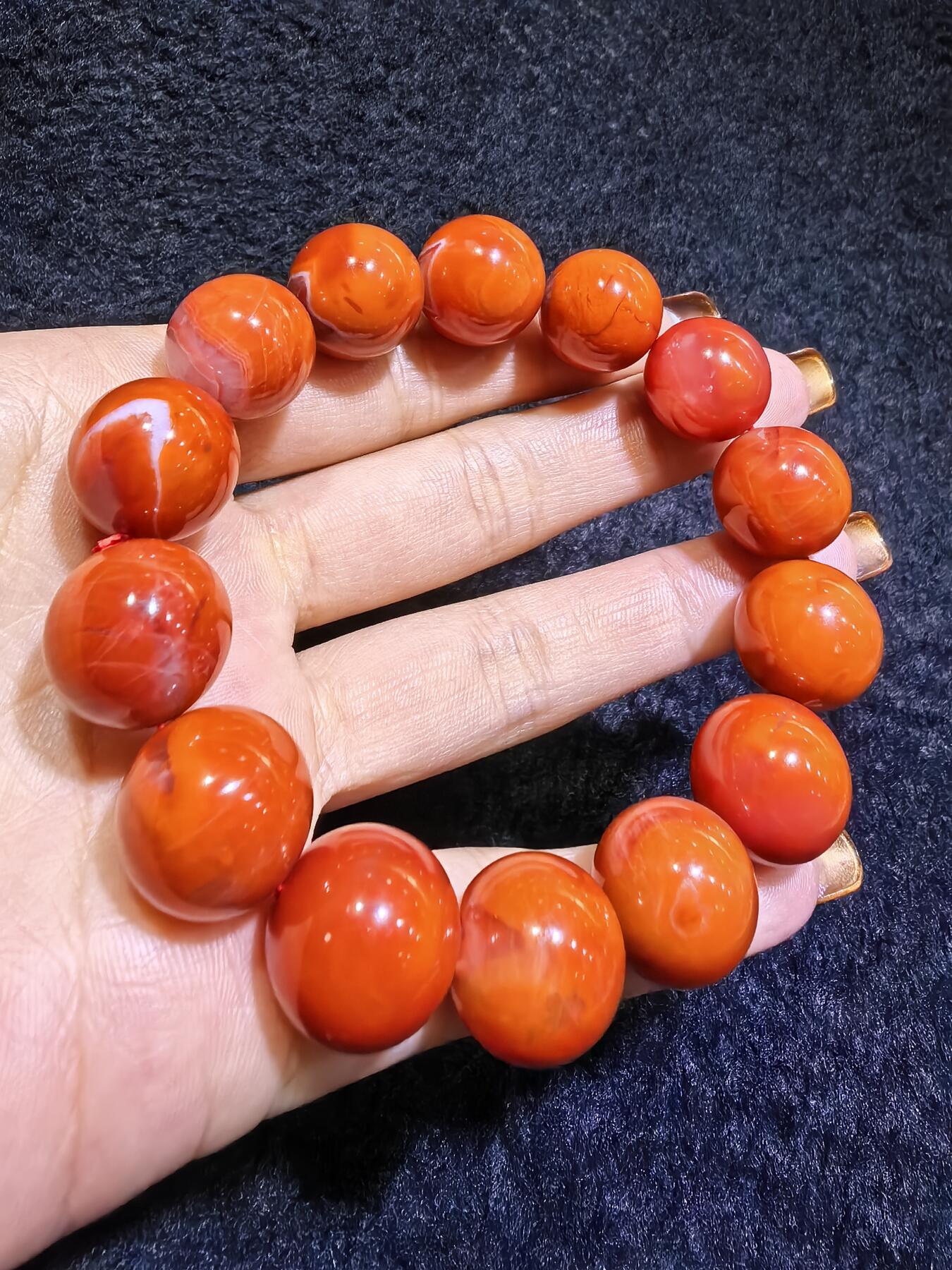 保山南红柿子红男款手串佛珠，可见天然气焰纹，招财晶洞等，尺寸：1.5cm克重：69.7g