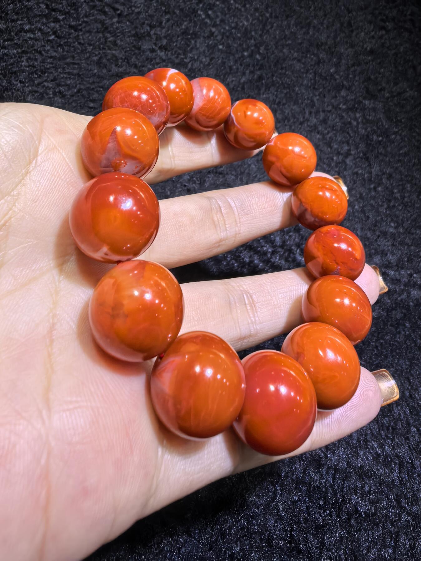保山南红柿子红男款手串佛珠，可见天然气焰纹，招财晶洞等，尺寸：1.5cm克重：69.7g