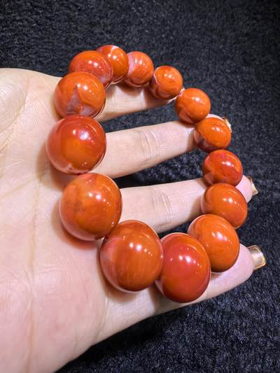 保山南红柿子红男款手串佛珠，可见天然气焰纹，招财晶洞等，尺寸：1.5cm克重：69.7g