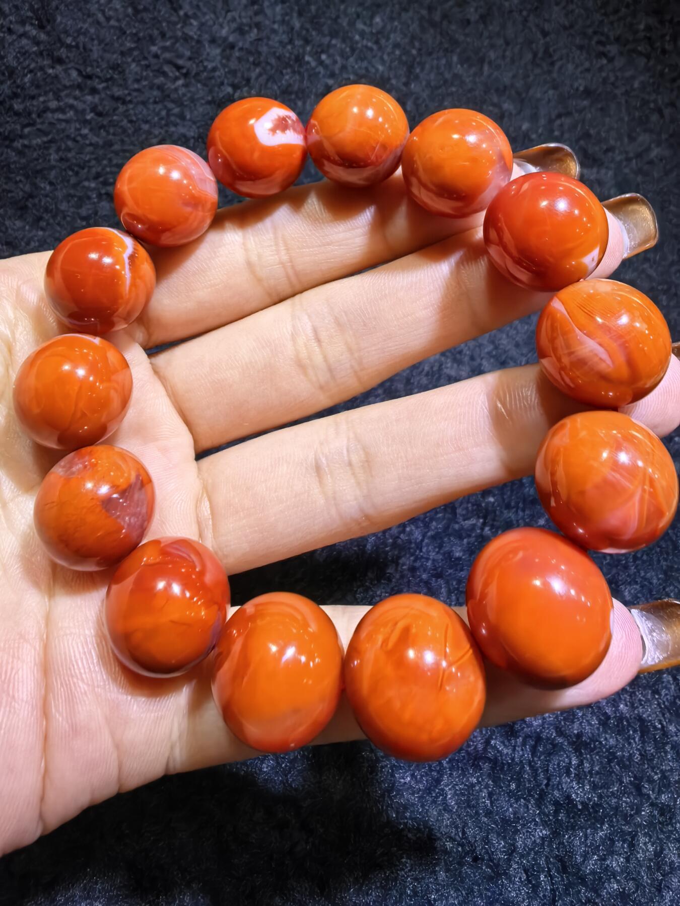 保山南红柿子红男款手串佛珠，可见天然气焰纹，招财晶洞等，尺寸：1.5cm克重：69.7g