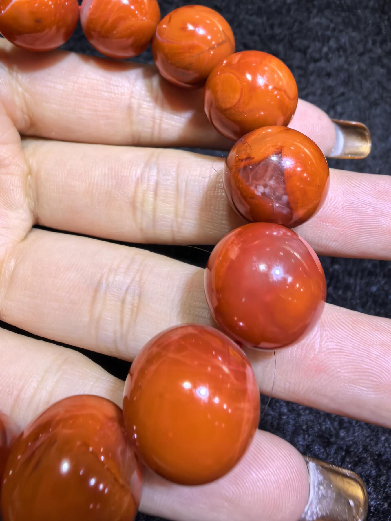 保山南红柿子红男款手串佛珠，可见天然气焰纹，招财晶洞等，尺寸：1.5cm克重：69.7g