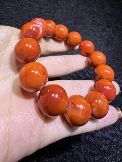 保山南红柿子红男款手串佛珠，可见天然气焰纹，招财晶洞等，尺寸：1.5cm克重：69.7g