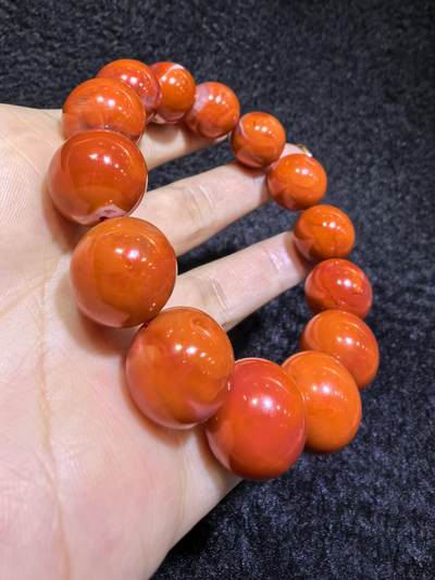 保山南红柿子红男款手串佛珠，可见天然气焰纹，招财晶洞等，尺寸：1.5cm克重：69.7g