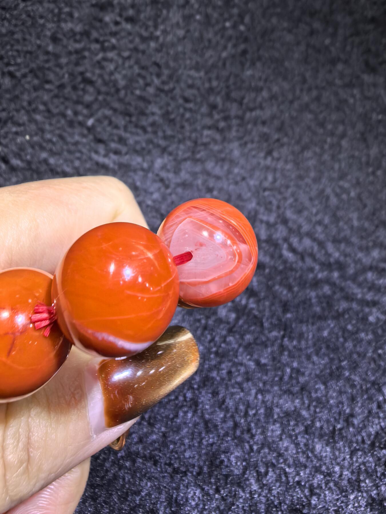 保山南红柿子红男款手串佛珠，可见天然气焰纹，招财晶洞等，尺寸：1.5cm克重：69.7g