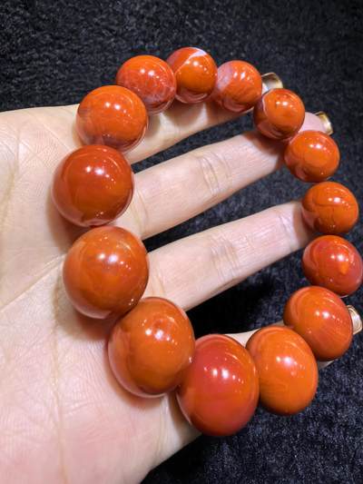 保山南红柿子红男款手串佛珠，可见天然气焰纹，招财晶洞等，尺寸：1.5cm克重：69.7g