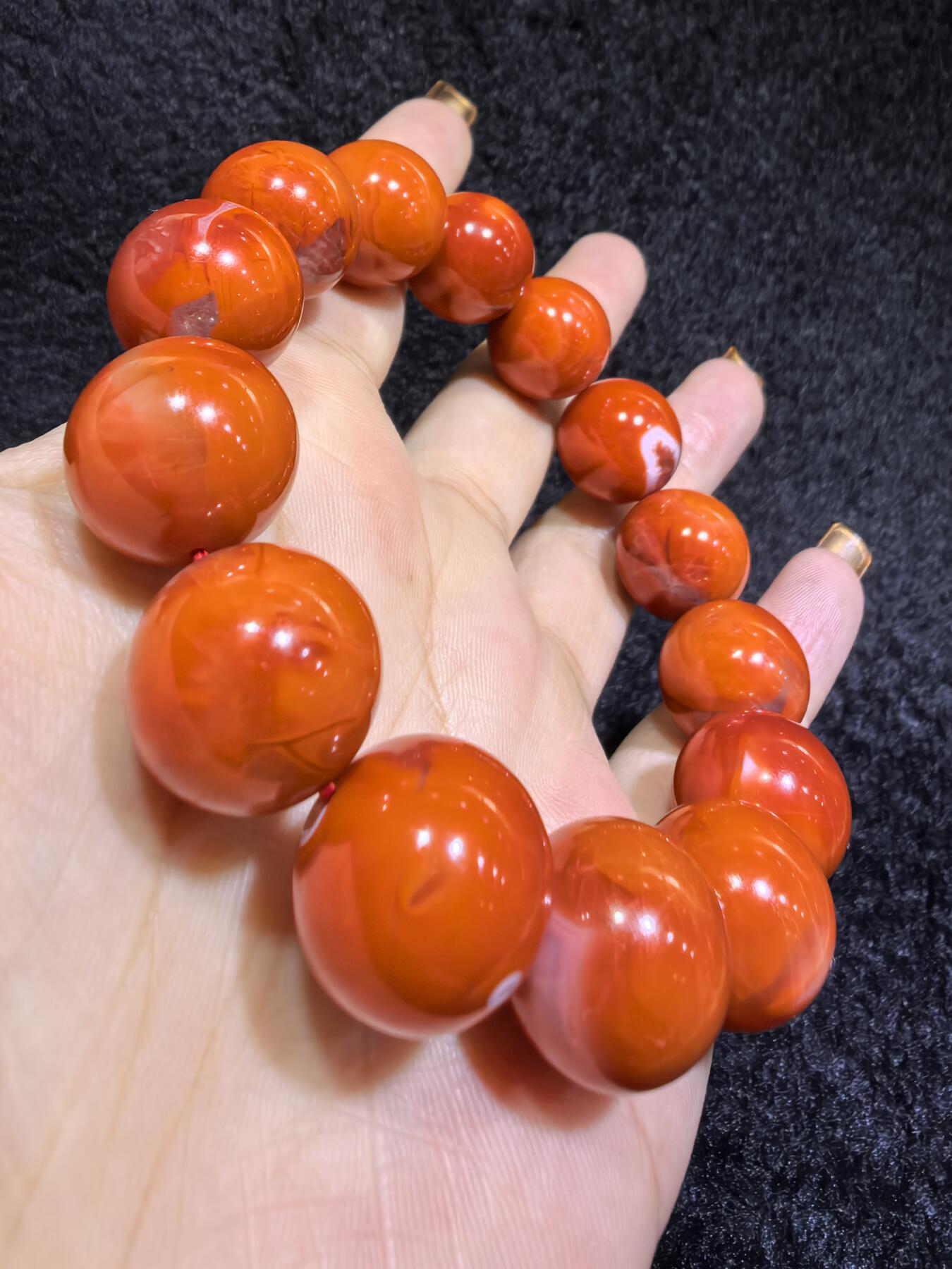 保山南红柿子红男款手串佛珠，可见天然气焰纹，招财晶洞等，尺寸：1.5cm克重：69.7g