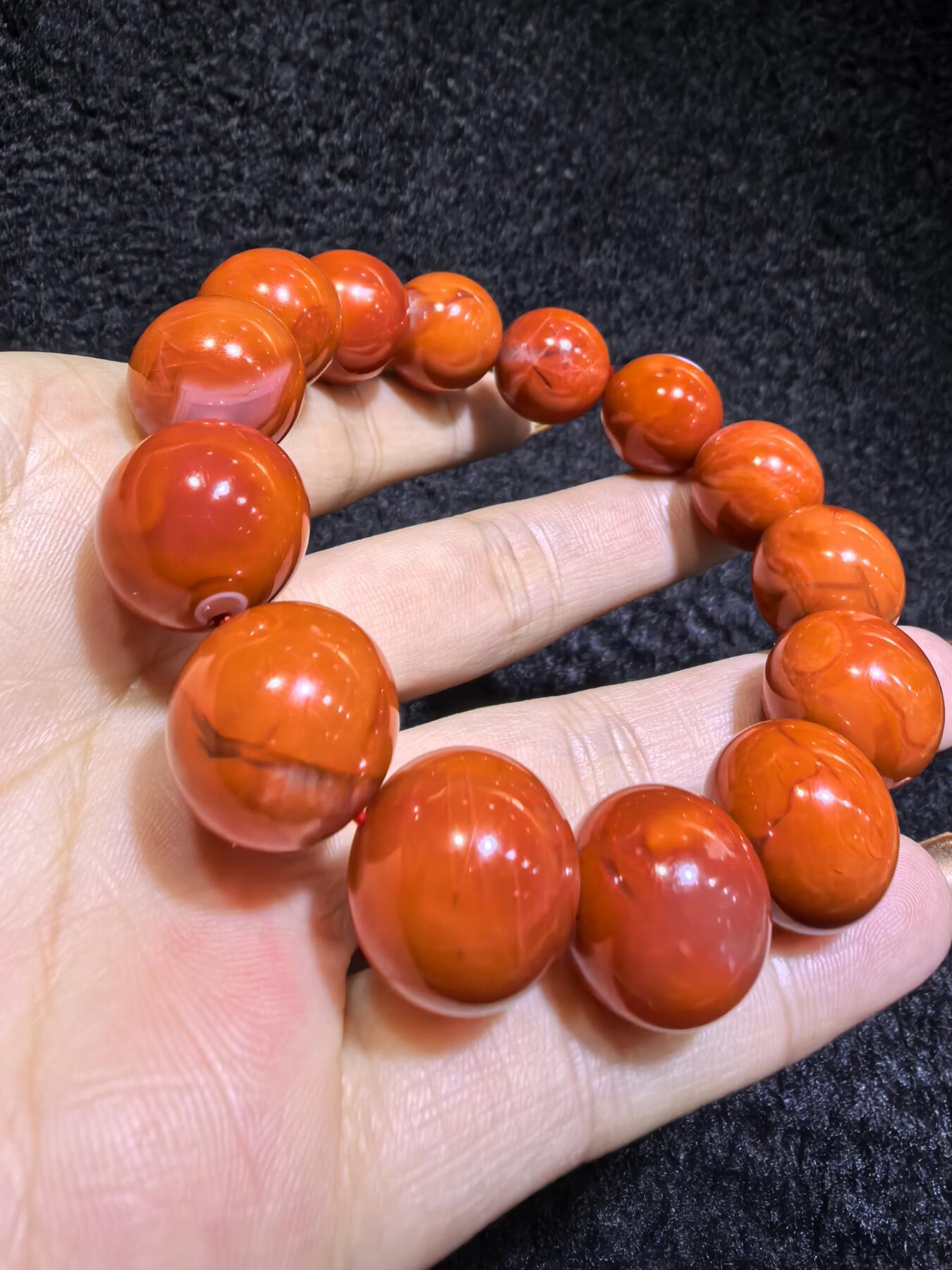 保山南红柿子红男款手串佛珠，可见天然气焰纹，招财晶洞等，尺寸：1.5cm克重：69.7g