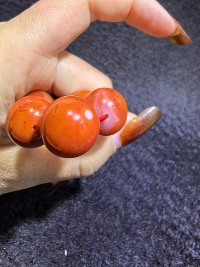 保山南红柿子红男款手串佛珠，可见天然气焰纹，招财晶洞等，尺寸：1.5cm克重：69.7g