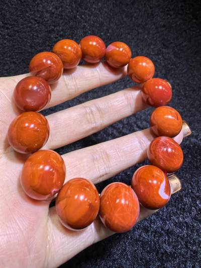 保山南红柿子红男款手串佛珠，可见天然气焰纹，招财晶洞等，尺寸：1.5cm克重：69.7g