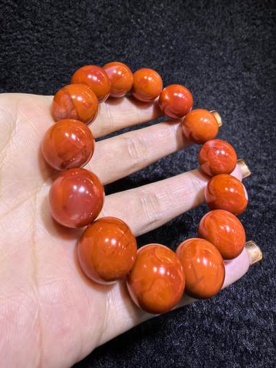 保山南红柿子红男款手串佛珠，可见天然气焰纹，招财晶洞等，尺寸：1.5cm克重：69.7g