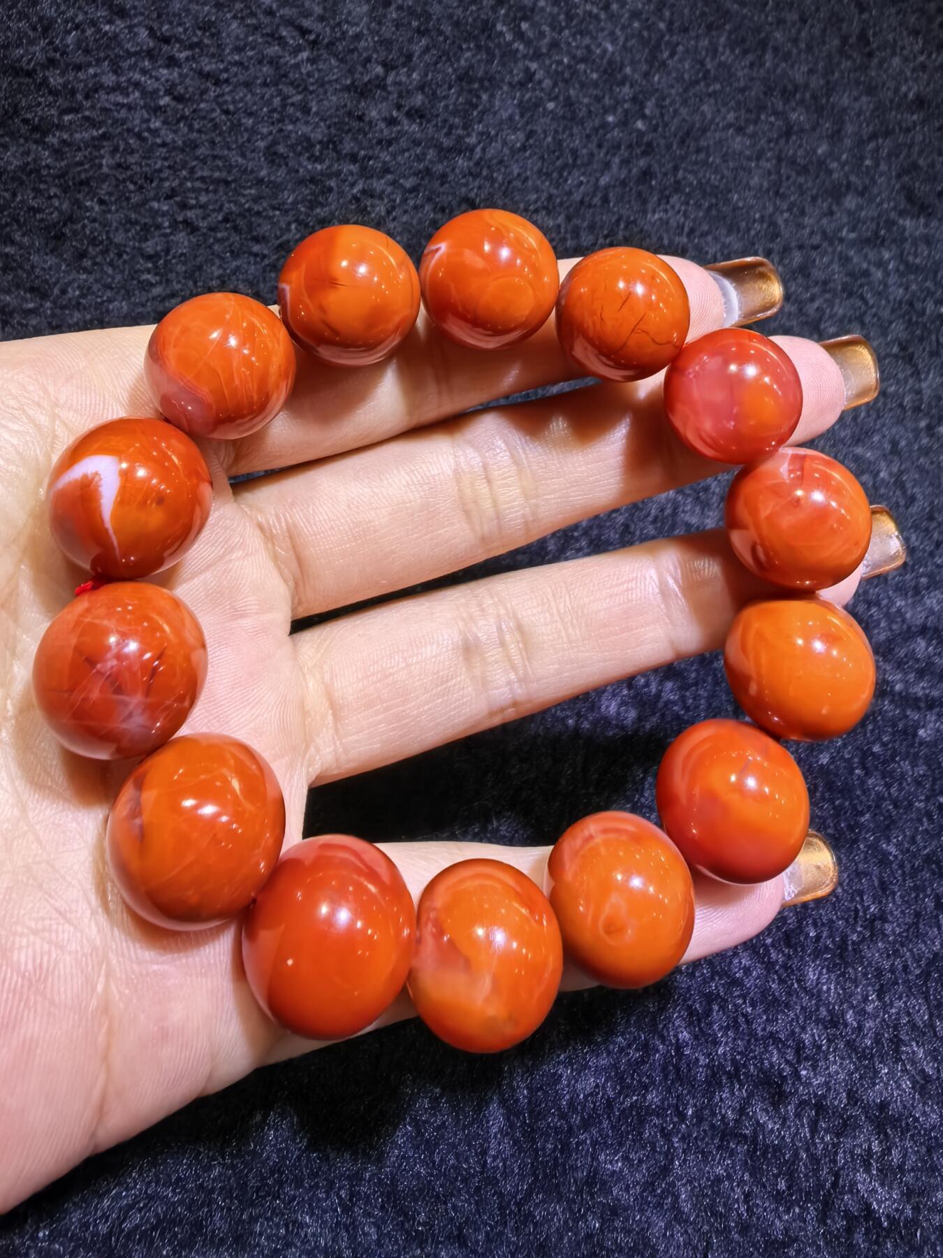 保山南红柿子红男款手串佛珠，可见天然气焰纹，招财晶洞等，尺寸：1.5cm克重：69.7g