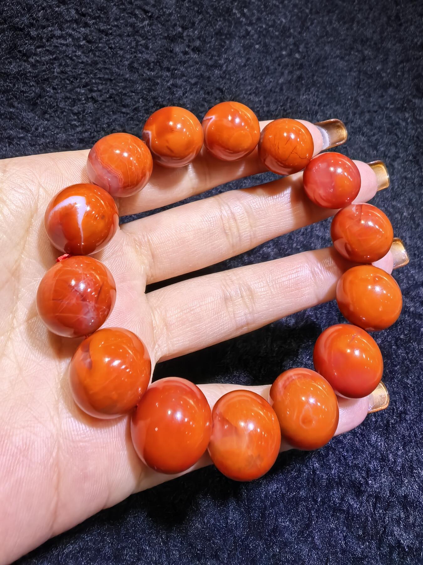 保山南红柿子红男款手串佛珠，可见天然气焰纹，招财晶洞等，尺寸：1.5cm克重：69.7g