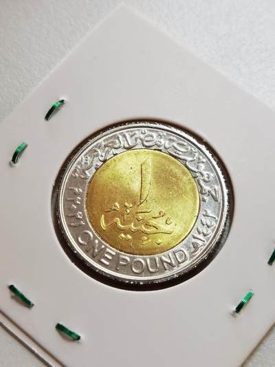 好奇，在《速度与激情.特别行动》里，巨石强森和杰森.斯坦森捕捉科学家时，买报纸的币是哪一枚？