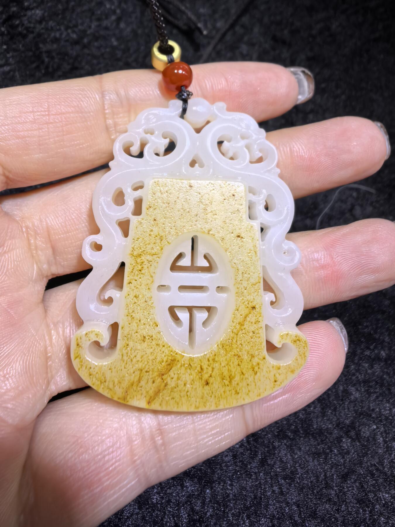 新疆和田籽料洒金皮，府上有龙吊坠挂件男款，原皮原色，俏色镂空巧雕，复古文艺，一级白肉，4.9cm*3.7cm*1.1cm   31.3g