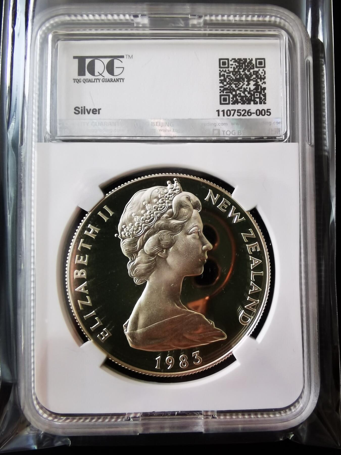 两枚新西兰纪念币