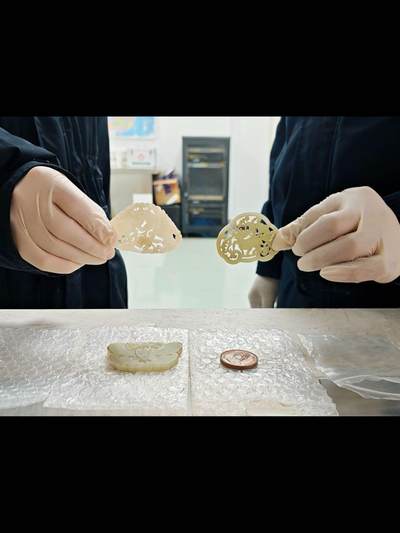 海关扣押清朝玉佩三枚及拿破仑铜币一枚