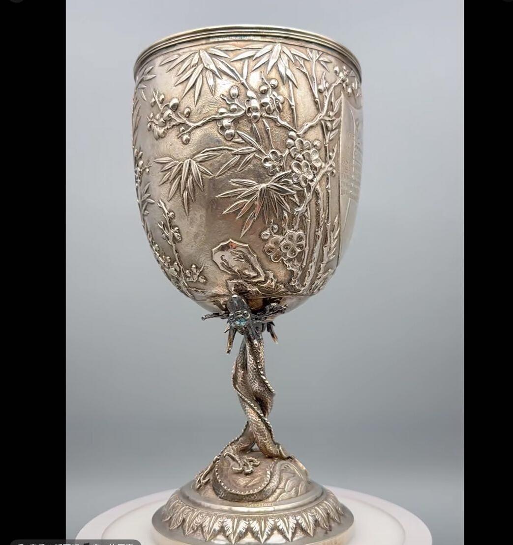 清末外销银梅花纹双龙盘底奖杯