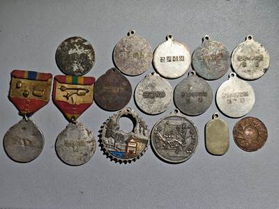 朝鲜纪念章11枚，其他赠送