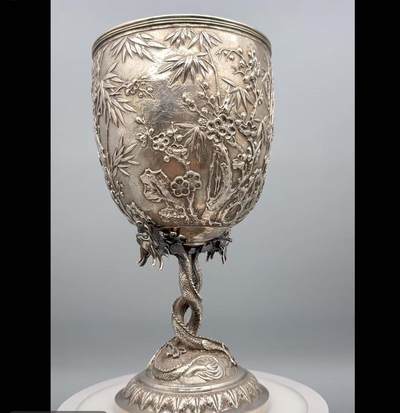 清末外销银梅花纹双龙盘底奖杯