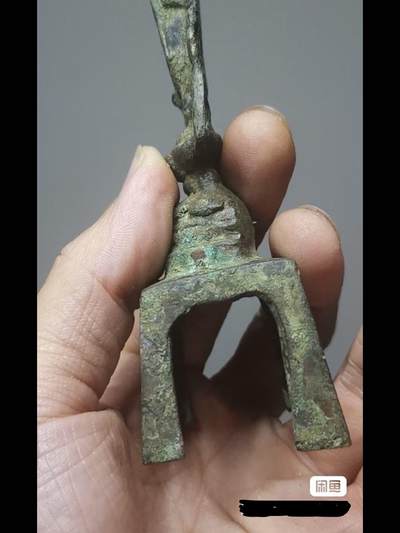 唐代铜鎏金板凳佛