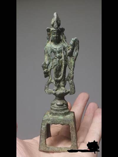 唐代铜鎏金板凳佛