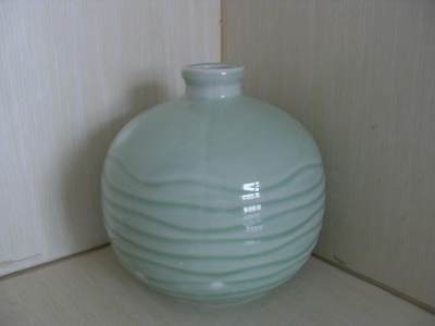 青瓷瓶一个！！