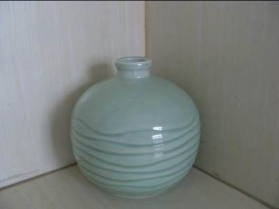 青瓷瓶一个！！