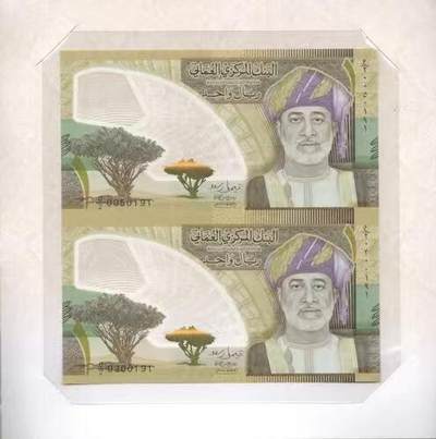 阿曼首枚塑料钞现连体钞册