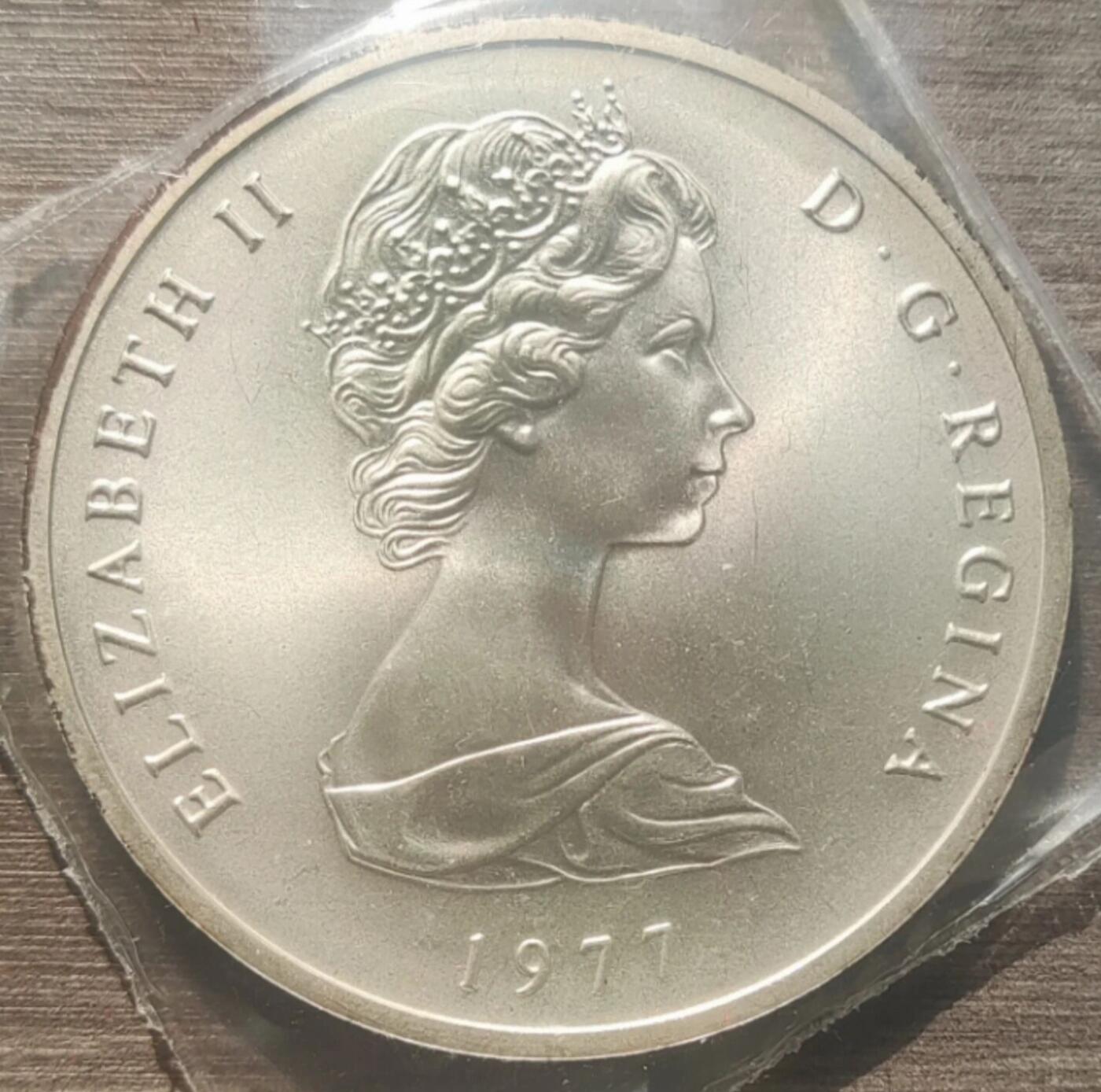 1977年特克斯和凯科斯群岛发行的25克朗银币