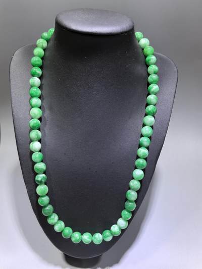纯天然干青翠翡翠项链，妈妈链，饱和度高。翠色鲜艳，尺寸：1.0cm  共54颗。送长辈最佳伴手礼。